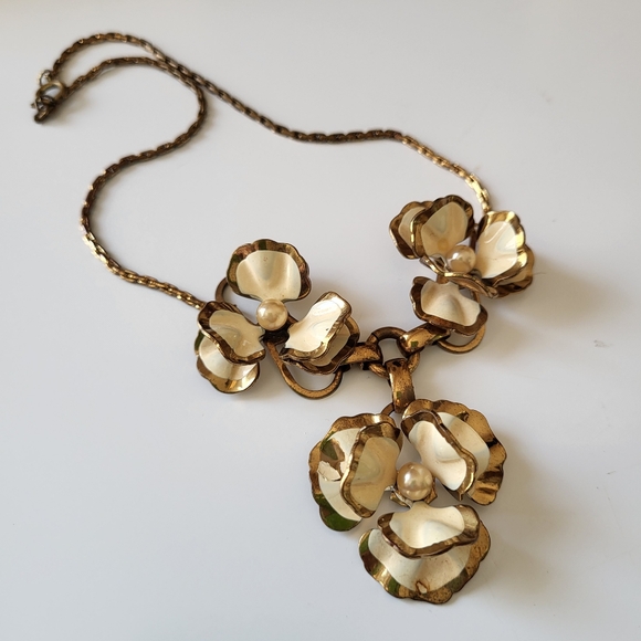 Vintage Brass Tone Floral Necklace with Creme Enameling and Faux Pearls - Picture 2 of 16